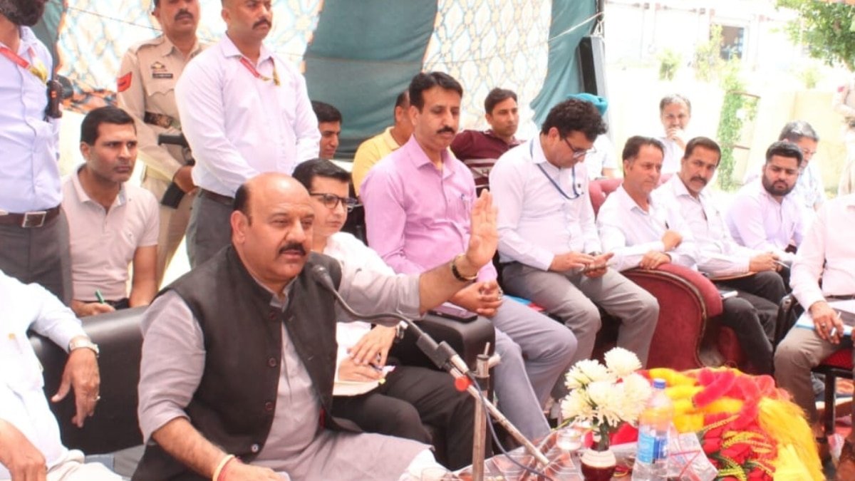 loc-से-सटे-गांव-के-लोगों-ने-की-अतिरिक्त-बंकर-बनाने-की-मांग,-डिप्टी-सीएम-ने-दिए-जरूरी-निर्देश