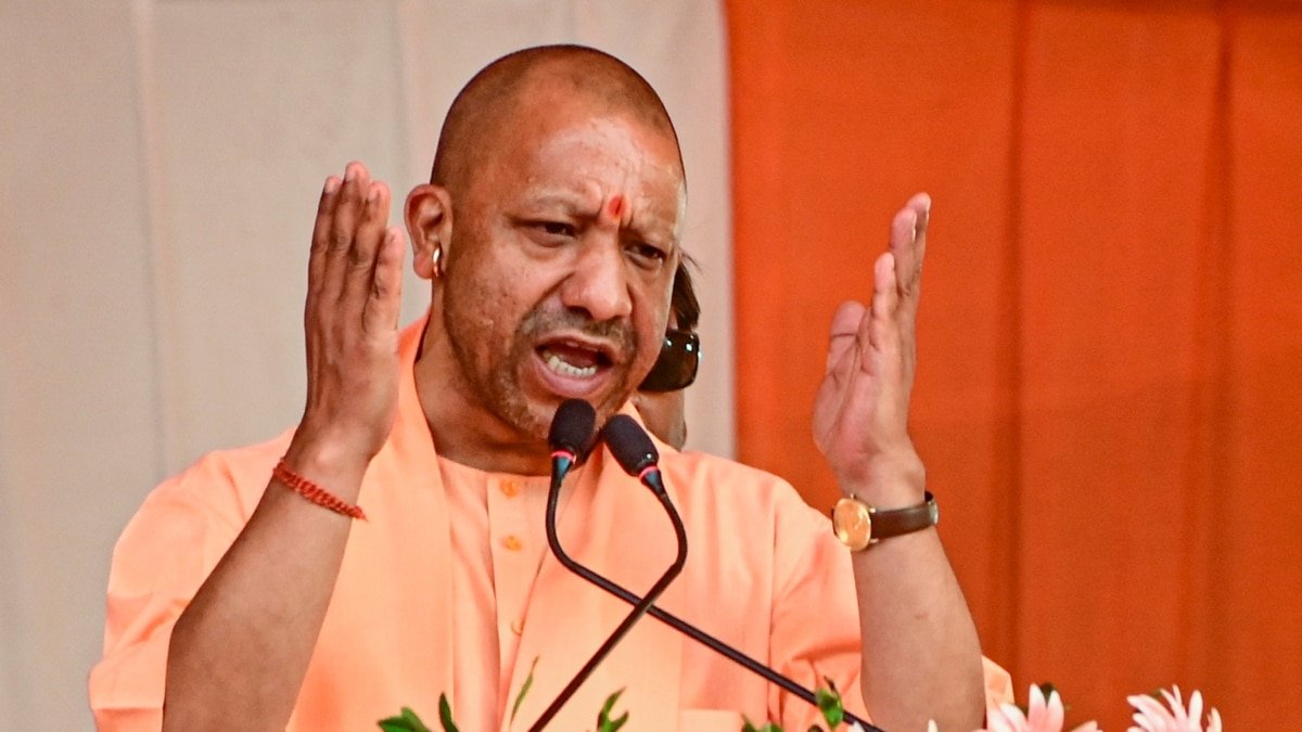 बहावलपुर-में-आतंकियों-के-जनाजे-का-जिक्र-कर-सीएम-योगी-ने-बोला-बड़ा-हमला,-कहा-पाक-सेना-के-लोग…